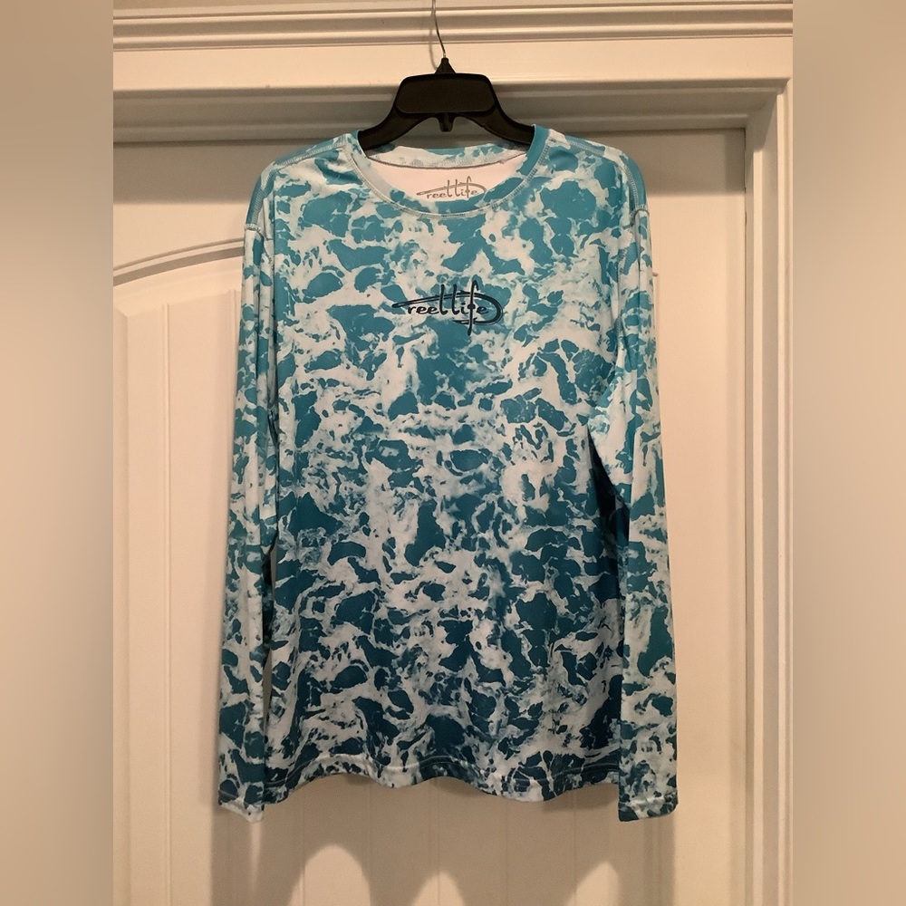 Men’s sun protection shirt.
